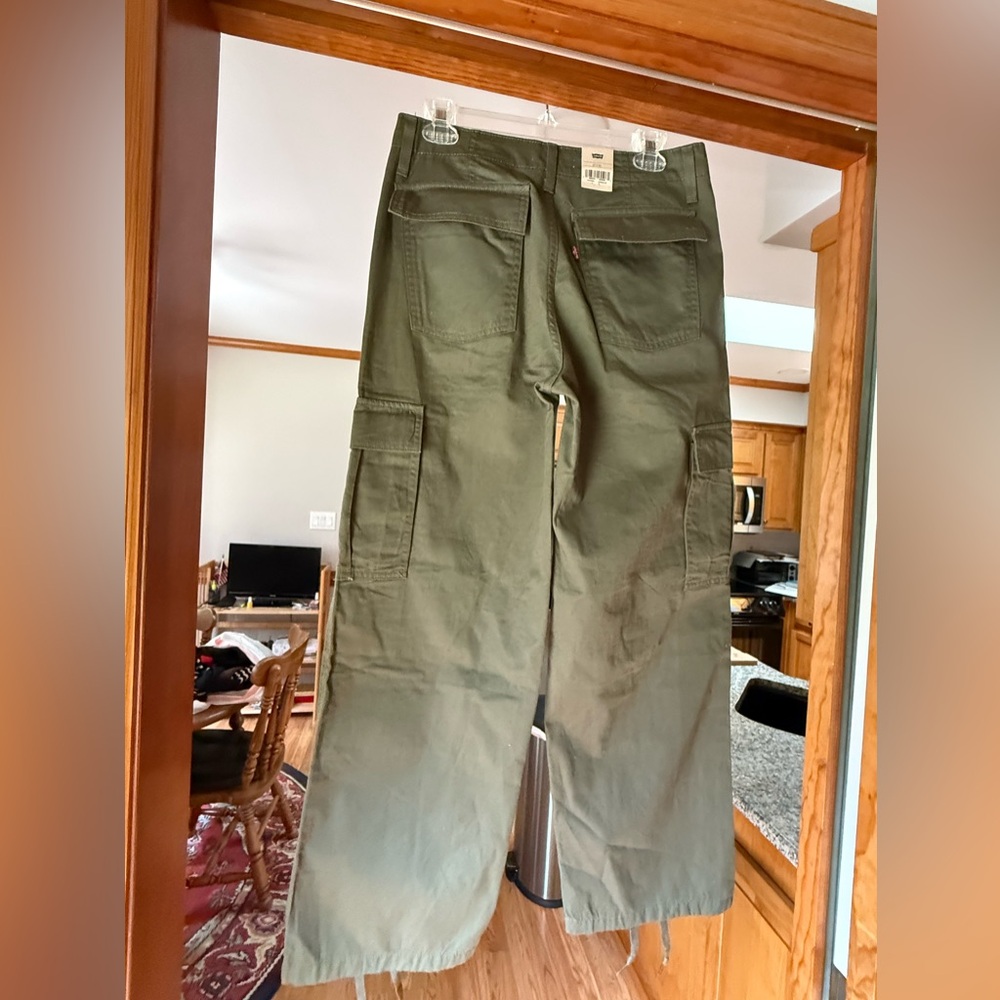 Levi's Women's Olive ‘94 Baggy Cargo Pants 3 pairs make an offer - Picture 3 of 6